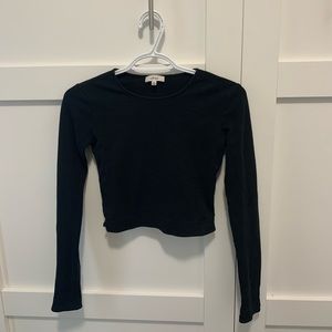 Fitted long sleeve black crop top